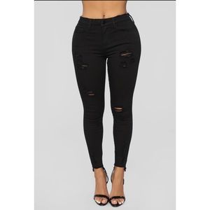 Fashion Nova Black Ankle Distressed Jeans Size 7